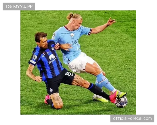 特写镜头:国米中卫阿切尔比一次关键的门线解围 特写镜头:国米中卫阿切尔比一次关键的门线解围